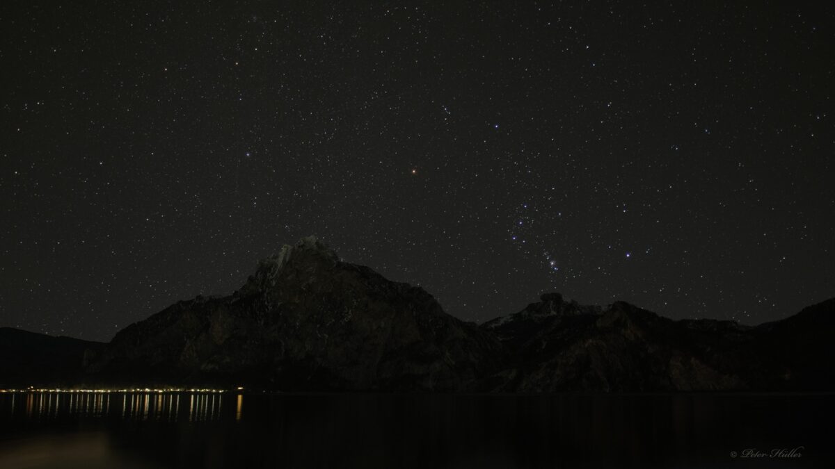 Nachthimmel am Traunsee mit Orion