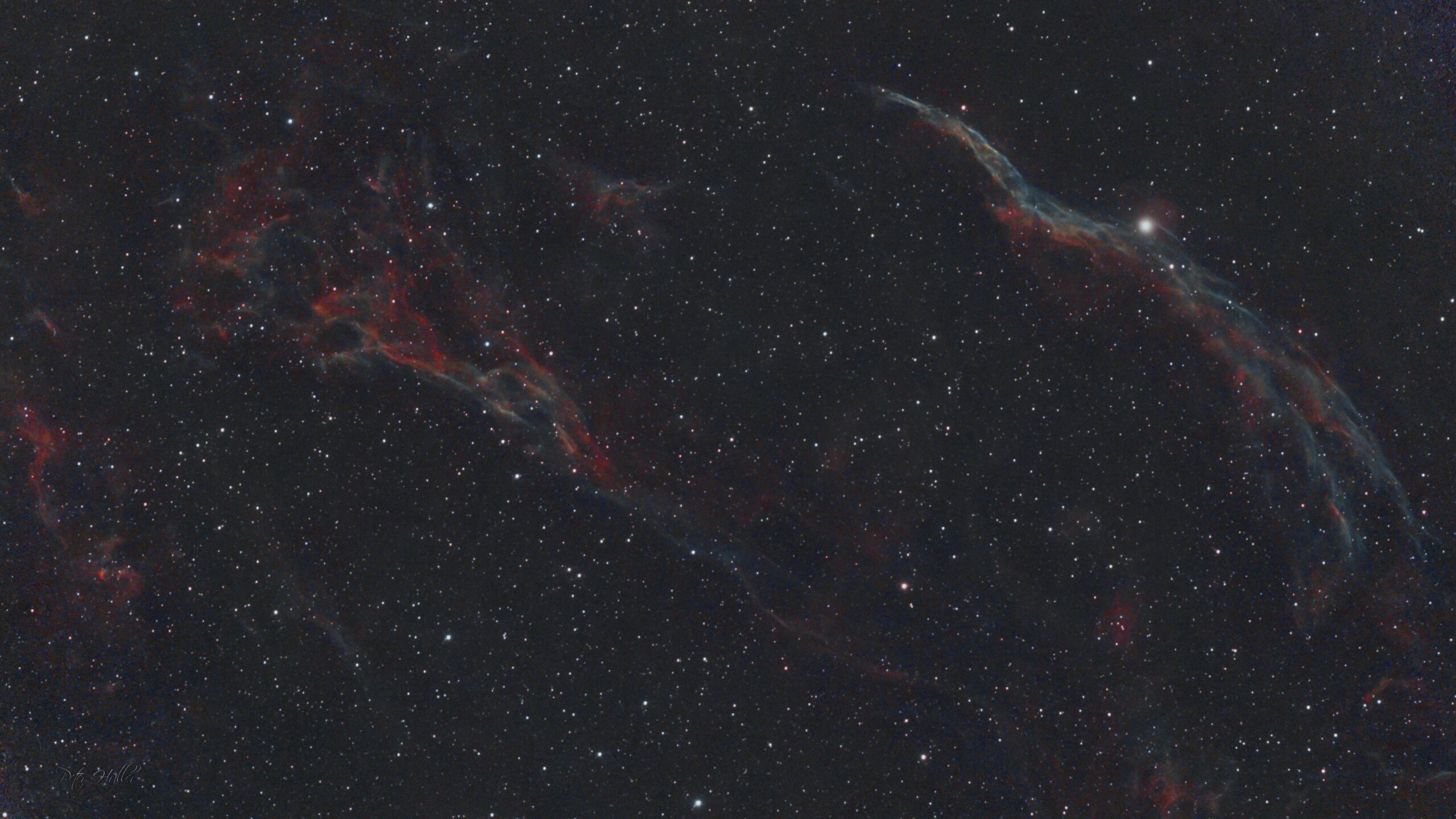 Zu sehen ist nur die Hälfte der gesamten Cirrus komplex ngc 6995 hat nicht mehr in das Bild gepasst trotz Mosaik Modus. Es handelt sich dabei um den sichtbaren Überrest einer Supernova, die vor einigen tausend Jahren explodiert ist.